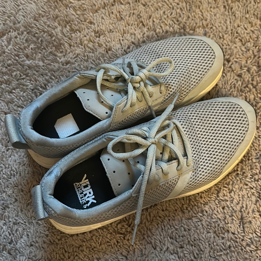 York Athletics “The Henry” size 8, women’s great condition, light blue
